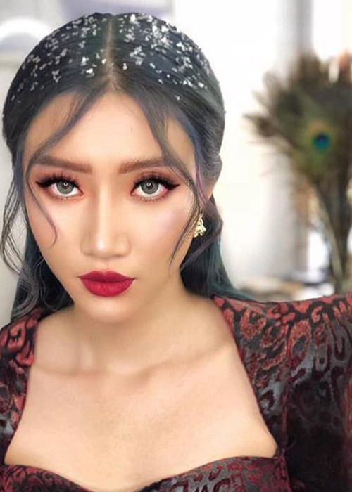 Orange từng vướng nghi vấn dao kéo. Đối mặt với tin đồn này, giọng ca “Người lạ ơi” cho biết, cô muốn sửa nhiều điểm trên cơ thể nhưng chưa thực hiện được vì vấn đề tài chính.