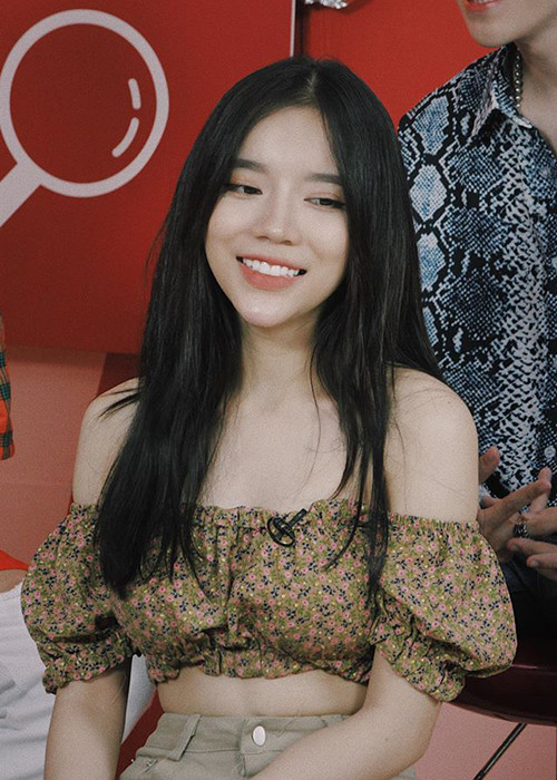 Nữ ca sĩ 9X từng tham gia chương trình "Sing my song" mùa 2 và là thành viên của đội HLV Đức Trí. Tuy nhiên, lúc đó, LyLy vẫn chưa để lại ấn tượng trong mắt khán giả.