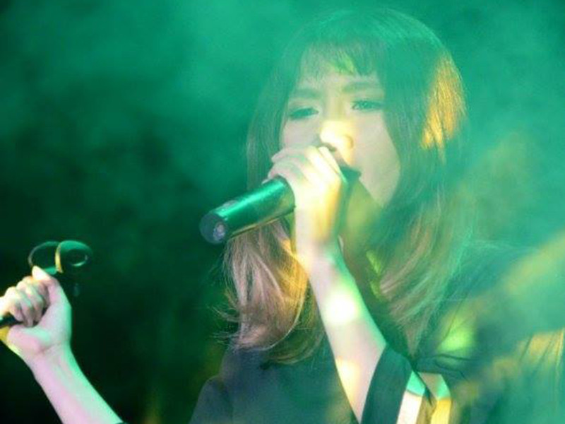 Đúng lúc Orange thất vọng nhất thì cô được gặp nhạc sĩ Châu Đăng Khoa. "Chính anh là người đã mở ra cho tôi những cánh cửa mới và đưa tôi đến thành công như ngày hôm nay", Orange nói.