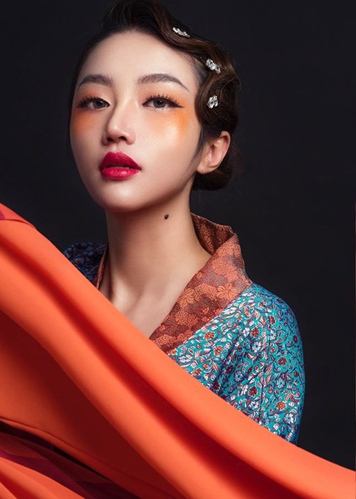 Từ năm 2018, Orange đoạt một số giải thường như giải Best New Asian Artist ở MAMA 2018, Ca sĩ mới xuất sắc nhất theo đề cử của Làn Sóng Xanh Next Step 2018.