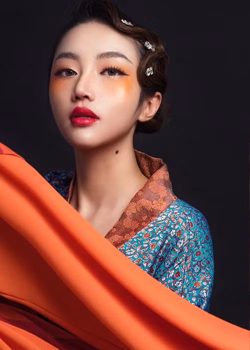 Từ năm 2018, Orange đoạt một số giải thường như giải Best New Asian Artist ở MAMA 2018, Ca sĩ mới xuất sắc nhất theo đề cử của Làn Sóng Xanh Next Step 2018.