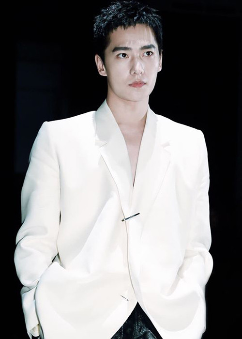 Người hâm mộ đặt kỳ vọng diễn xuất của Dương Dương sẽ bớt đơ cứng để tên tuổi ngày càng đi lên.