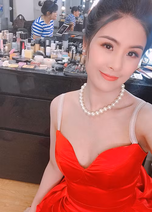 Nhan sắc của Ngọc Hân ngày càng mặn mà.