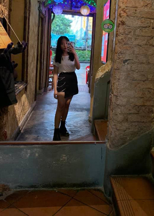 “Bé nói hễ tôi vào trường là bé mệt lắm nên tôi hạn chế để bé học hành tự nhiên”, nữ ca sĩ tiết lộ.