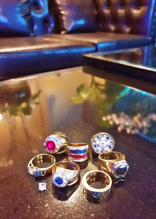 Ngoài bất động sản, Nathan Lee còn sở hữu bộ sưu tập nhẫn kim cương khủng. Ảnh: FBNV