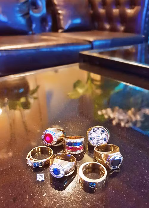 Ngoài bất động sản, Nathan Lee còn sở hữu bộ sưu tập nhẫn kim cương khủng. Ảnh: FBNV