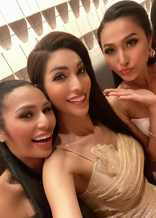 Trong livestream mới nhất, Hoài Sa tự tin giao lưu tiếng Anh với các thí sinh khác của cuộc thi. Đại diện Việt Nam ở chung phòng với người đẹp đến từ Indonesia.