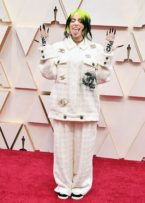 Cô là ca sĩ trình diễn trên sân khấu Oscar 2020.