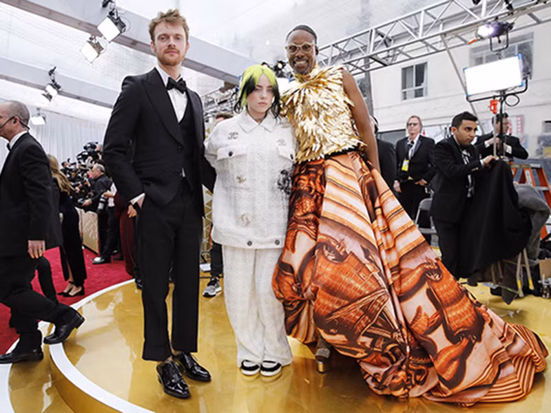 Tại lễ trao giải Oscar 2020, Billy Porter "chặt chém" nhiều ngôi sao trong đó có Billie Eilish.