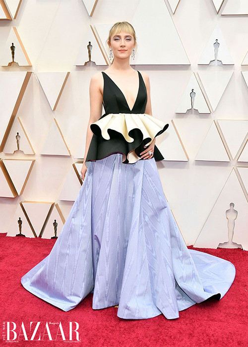 Mỹ nhân thế hệ mới Hollywood Saoirse Ronan lọt top sao mặc đẹp nhất thảm đỏ Oscar 2020.