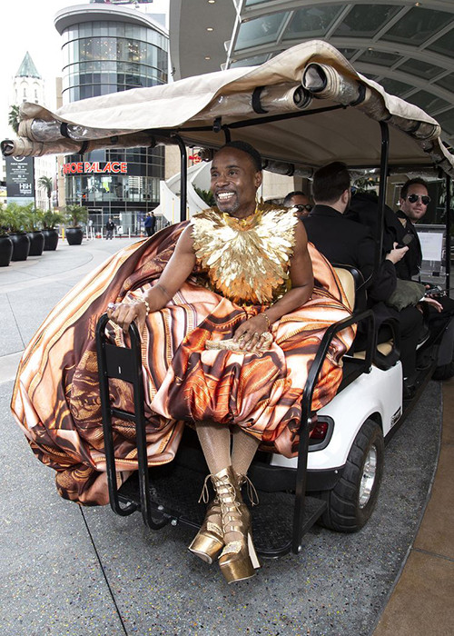 Nam ca sĩ 51 tuổi được biết là người có phong cách thời trang khá khó hiểu.