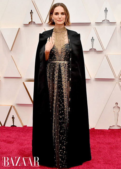 Natalie Portman gợi cảm, sang trọng với trang phục của Dior.