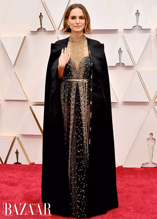 Natalie Portman gợi cảm, sang trọng với trang phục của Dior.