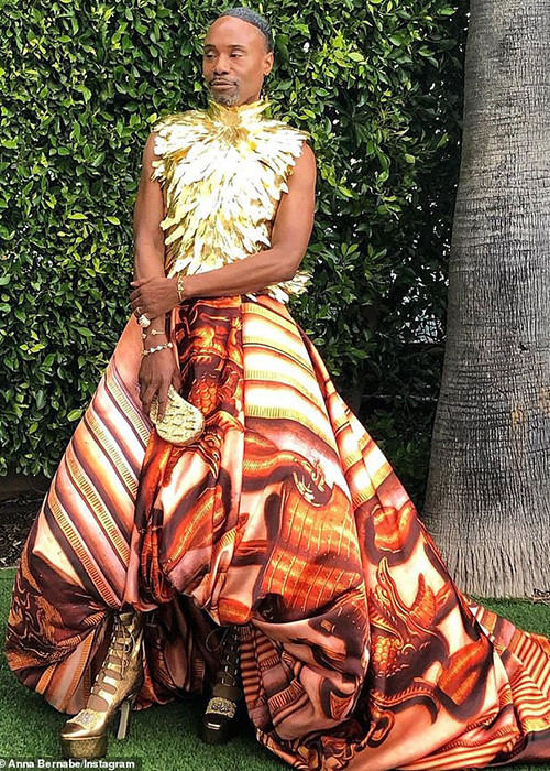 Nam diễn viên vốn chịu khó đầu tư váy áo, phụ kiện khi xuất hiện tại các sự kiện.