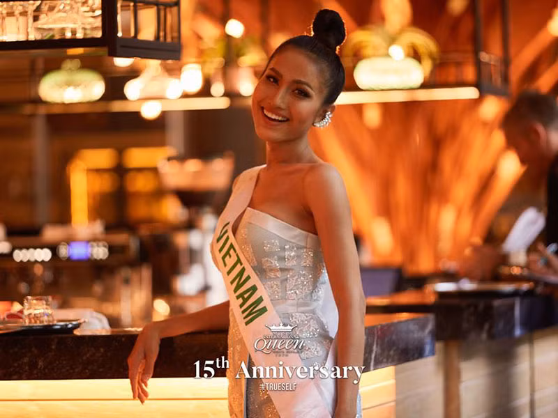 Hoài Sa sở hữu gương mặt xinh đẹp, vóc dáng thon gọn. Tuy nhiên, hình thể của chân dài đến từ An Giang khá mảnh mai. Bản thân Hoài Sa cũng tự nhận thấy mình khá gầy.