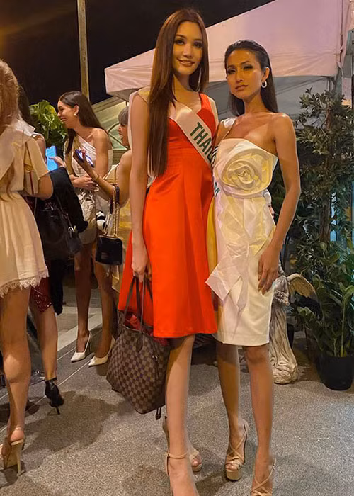 Hoài Sa dường như bị lép vế bên đại diện Thái Lan khi đọ sắc.