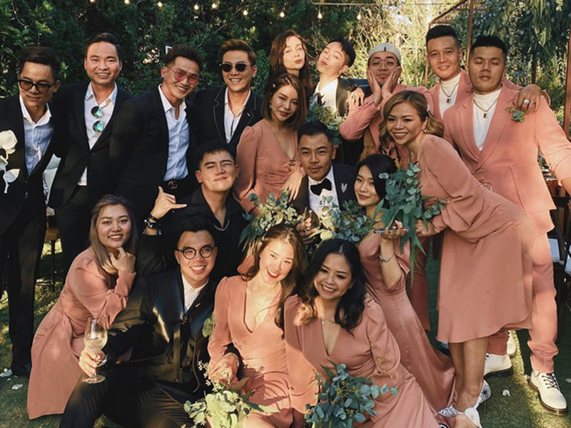 Dàn phù dâu và phù rể trong đám cưới gồm nhiều nghệ sĩ.