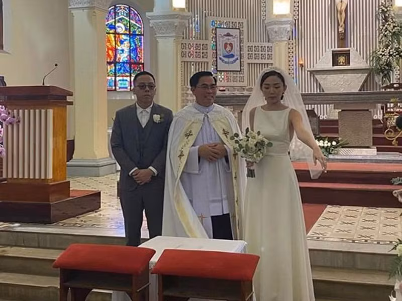 Trước đó, vào sáng ngày 20/2, Tóc Tiên cùng Hoàng Touliver làm lễ cưới ở nhà thờ tại Đà Lạt. Ảnh: Ngôi sao