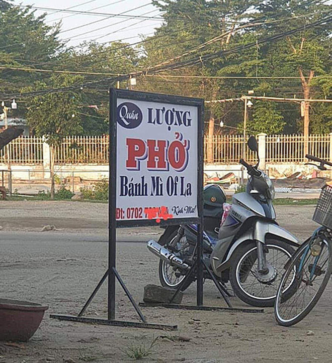 Nhà hàng Việt cứ phải "bắn" tí tiếng anh vào biển quảng cáo nhìn nó mới sang.