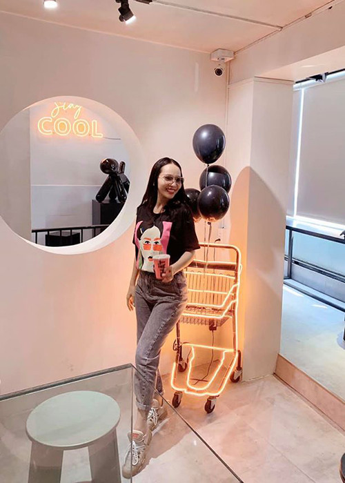 Cựu người mẫu khoe vẻ trẻ trung sau khi hạ sinh nhóc tì thứ 3.