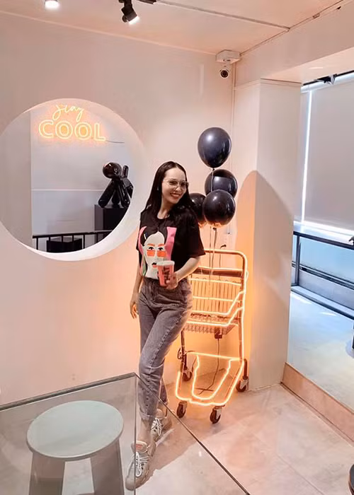 Cựu người mẫu khoe vẻ trẻ trung sau khi hạ sinh nhóc tì thứ 3.