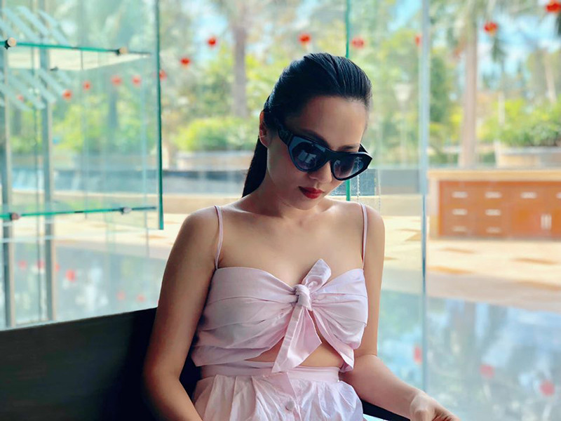 Sau 5 tháng sinh con thứ 3, Thanh Thảo - vợ của Hoàng Bách nhận được những lời khen ngợi về nhan sắc.