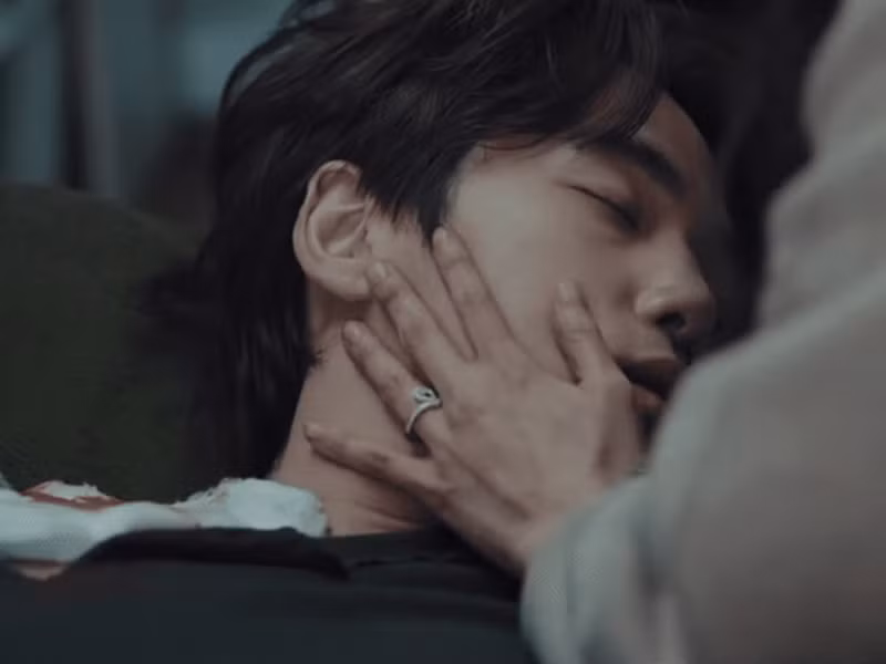 Vì cứu Seo Dan khỏi bọn bắt cóc, Goo Seung Jun bị trúng đạn và qua đời.