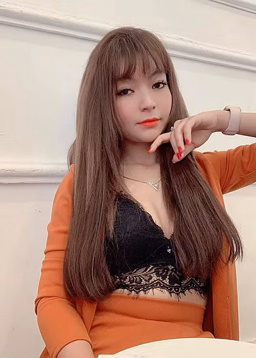 Thảo Vy ngày càng gợi cảm, bảo sao Mạc Văn Khoa mê mệt suốt hơn 5 năm qua.