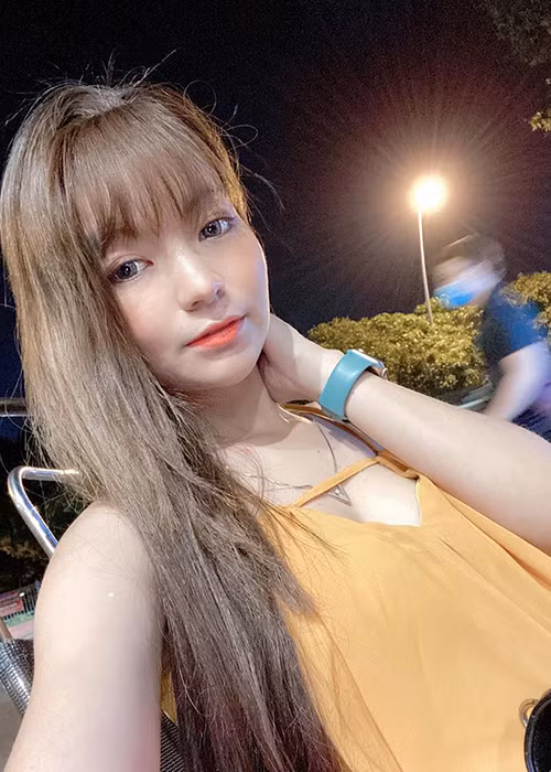 Khi công khai hẹn hò, Thảo Vy và Mạc Văn Khoa bị một số cư dân mạng cho rằng cả hai không cân xứng về ngoại hình.