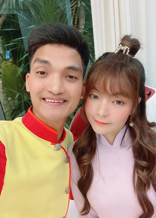 Thậm chí, cô còn tuyên bố nếu Mạc Văn Khoa sửa nhan sắc, cô sẽ không tiếp tục hẹn hò.