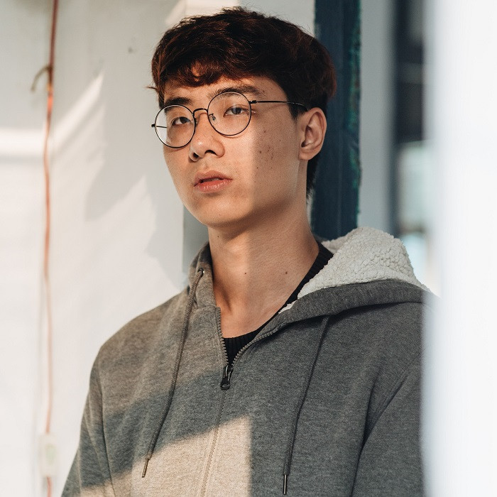 Khó khăn lớn nhất mà Viet CG từng đối mặt chính là tự tay xóa kênh YouTube “triệu view” vì một bạn nữ không đồng ý cách tiếp cận của anh chàng cùng nhiều phản ứng trái chiều của người xem. Tuy nhiên, sau khi lập kênh YouTube mới, anh chàng cũng đã biết kiểm soát độ “mặn mòi” của thính để tránh vấp phải tình trạng cũ cũng như xin phép các bạn nữ sau khi quay. Kênh YouTube của anh chàng vẫn là kênh dễ xem và đậm tính giải trí, đặc biệt dành cho cả hội F.A lẫn hội gà bông.