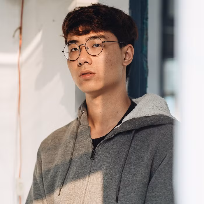 Khó khăn lớn nhất mà Viet CG từng đối mặt chính là tự tay xóa kênh YouTube “triệu view” vì một bạn nữ không đồng ý cách tiếp cận của anh chàng cùng nhiều phản ứng trái chiều của người xem. Tuy nhiên, sau khi lập kênh YouTube mới, anh chàng cũng đã biết kiểm soát độ “mặn mòi” của thính để tránh vấp phải tình trạng cũ cũng như xin phép các bạn nữ sau khi quay. Kênh YouTube của anh chàng vẫn là kênh dễ xem và đậm tính giải trí, đặc biệt dành cho cả hội F.A lẫn hội gà bông.