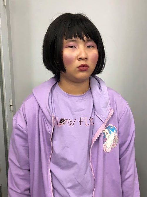 Chị Thỏ Ngọk là một “nhân cách” khác của Uyên với tóc ngắn ngố và bản tính “cục súc” không đụng hàng. Những lúc tâm trạng vui vẻ, chị Thỏ Ngọk cũng cover những bài hát với giọng ca ngọt ngào và được gọi là “thánh cover” phiên bản học đường khi sở hữu nhiều clip cover “triệu view”.