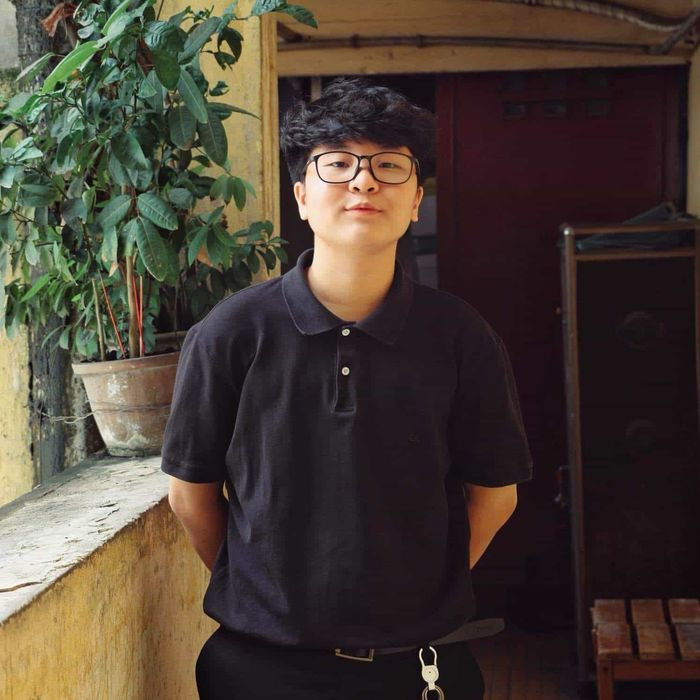  Hứa Nhật Khánh Uyên - Gương mặt “vàng” trong làng “lầy lội”: Facebook Hứa Nhật Khánh Uyên đạt hơn 372.000 followers. Kênh youtube Chị Thỏ Ngọk đạt 21.700 subscribers. Thành viên của Xóm Xéo Xắt chuyên sản xuất parody hài hước và nhiều clip hài ngắn. "Nàng thơ" của ca sĩ Miu Lê. “Lỡ” sa chân vào facebook của Hứa Nhật Khánh Uyên là bạn chỉ có từ “cười nhiều chút” cho đến cười lăn lộn. Gương mặt mang tính “giải trí cao” cộng diễn xuất “sâu” và kịch bản twist… vài vòng là những điều “không ngờ” trong những chiếc clip hài ngắn của Uyên. Uyên cũng biết tận dụng khoản nhan sắc “trời cho” của mình mà lầy hết cỡ trong từng nhân vật mình hóa thân.