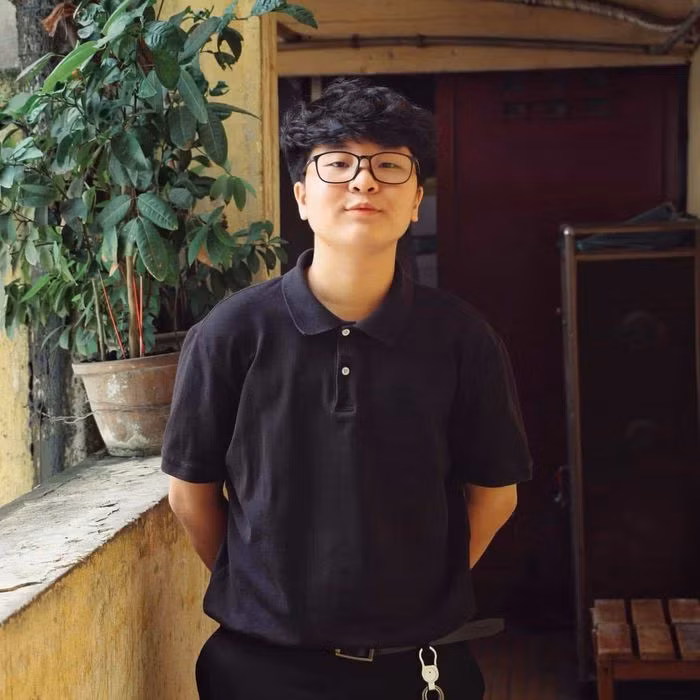  Hứa Nhật Khánh Uyên - Gương mặt “vàng” trong làng “lầy lội”: Facebook Hứa Nhật Khánh Uyên đạt hơn 372.000 followers. Kênh youtube Chị Thỏ Ngọk đạt 21.700 subscribers. Thành viên của Xóm Xéo Xắt chuyên sản xuất parody hài hước và nhiều clip hài ngắn. "Nàng thơ" của ca sĩ Miu Lê. “Lỡ” sa chân vào facebook của Hứa Nhật Khánh Uyên là bạn chỉ có từ “cười nhiều chút” cho đến cười lăn lộn. Gương mặt mang tính “giải trí cao” cộng diễn xuất “sâu” và kịch bản twist… vài vòng là những điều “không ngờ” trong những chiếc clip hài ngắn của Uyên. Uyên cũng biết tận dụng khoản nhan sắc “trời cho” của mình mà lầy hết cỡ trong từng nhân vật mình hóa thân.