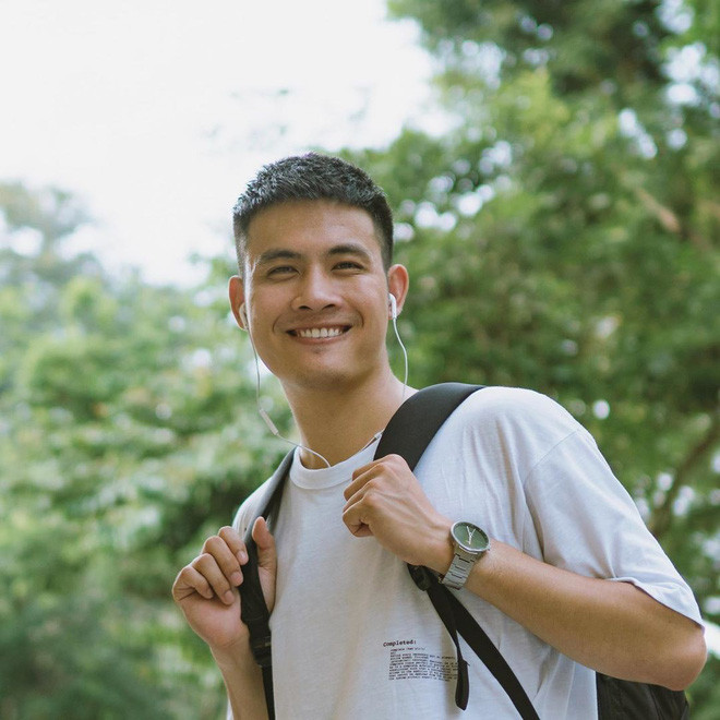  Chan La Cà - La cà để thấy Việt Nam sao mà đẹp quá!: Kênh youtube Chan La Cà đạt 73.800 subscribers, Fanpage Chan La Cà đạt hơn 46.000 likes. Anh chàng Chan La Cà (Hoàng Minh Tuấn) bắt đầu trở thành travel blogger khá muộn - cuối năm 2018 nhưng chỉ trong thời gian ngắn đạt được lượt tương tác khá ấn tượng. Tự nhận là một người thích chụp choẹt, làm video về trải nghiệm văn hóa - ẩm thực - đời sống, những clip du lịch của Chan đều rất sinh động bởi góc máy rộng thấy cảnh thiên nhiên hùng vĩ và gần gũi bởi những cuộc trò chuyện ngắn với người dân bản địa.