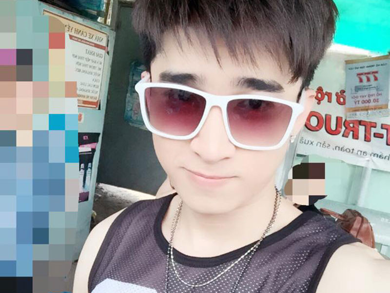 Chi Dân bắt đầu sự nghiệp bằng con số 0. Khi lên Sài Gòn để theo đuổi ước mơ với âm nhạc, trong tay anh không tiền, không mối quan hệ.