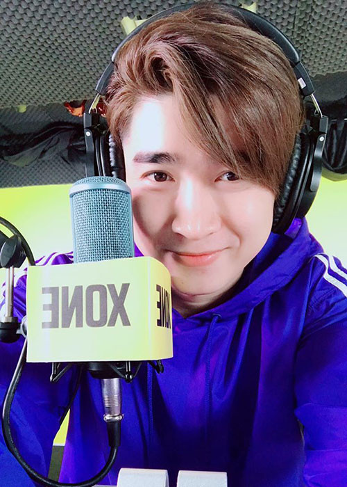 Năm 2017, Chi Dân nhận được giải Mai Vàng với hạng mục “10 nghệ sĩ của năm” và lọt top 5 đề cử hạng mục “Best Asian Artist In Vietnam” (Nghệ sĩ xuất sắc nhất châu Á tại Việt Nam) tại MAMA cùng năm.