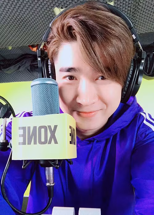 Năm 2017, Chi Dân nhận được giải Mai Vàng với hạng mục “10 nghệ sĩ của năm” và lọt top 5 đề cử hạng mục “Best Asian Artist In Vietnam” (Nghệ sĩ xuất sắc nhất châu Á tại Việt Nam) tại MAMA cùng năm.