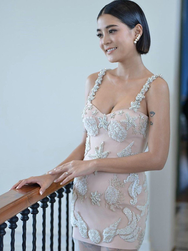 Chia sẻ về sự lột xác táo bạo, nữ diễn viên cho hay: "Tôi có thể thay đổi cách ứng xử nào đó nhưng không muốn thay đổi con người thật của mình".