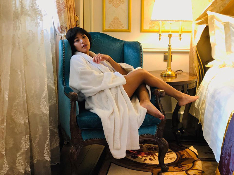 Trên trang cá nhân, mỹ nhân Thái Lan thường xuyên đăng ảnh gợi cảm.