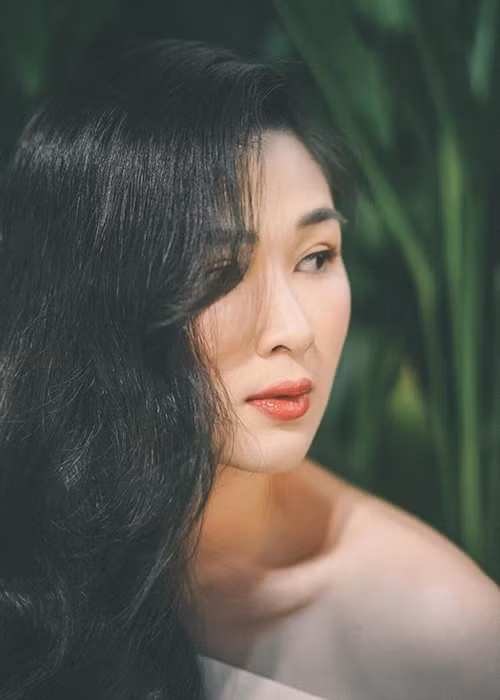 Trong mắt Huy Khánh, Mạc Anh Thư là người phụ nữ chín chắn, mạnh mẽ, cứng rắn hơn cả anh.