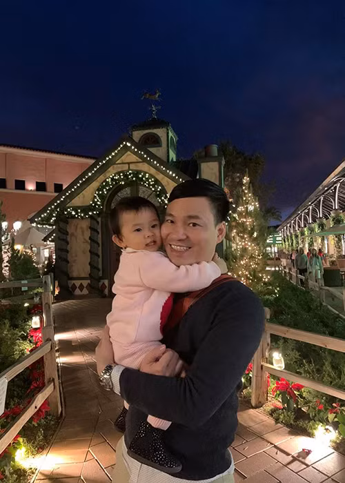 Đình Bảo rất quấn con gái.