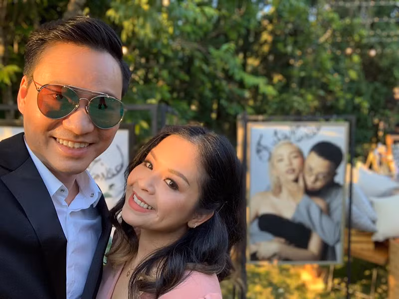 Đình Bảo kết hôn với Helen Nguyễn vào năm 2017. 1 năm sau, cặp đôi đón con gái đầu lòng gia nhập tổ ấm.