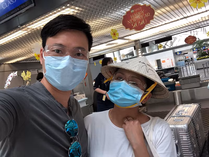 Cặp đôi tự cách ly vì muốn bảo vệ người thân và tránh lây lan dịch bệnh Corona.