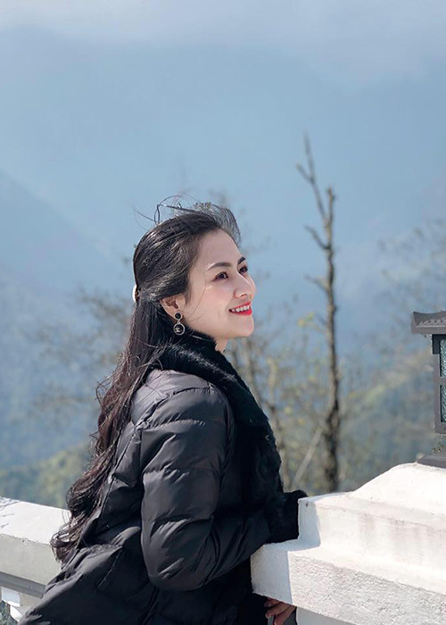 Việt Hoa gây ấn tượng với gương mặt xinh đẹp, đậm chất Á Đông.