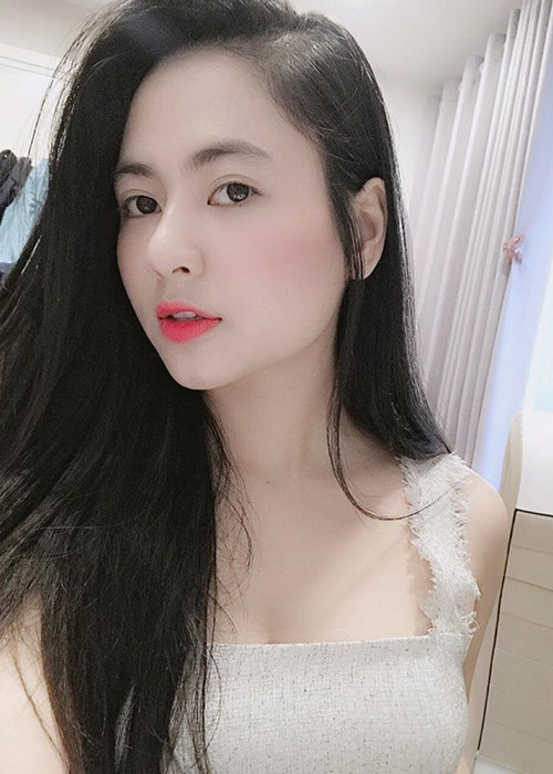 Nhan sắc của nữ diễn viên sinh năm 1996 hút hồn người đối diện.