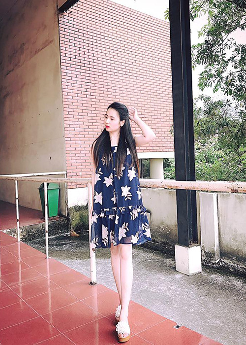 Nhan sắc và gu thời trang đời thường của Việt Hoa được nhiều khán giả chú ý.