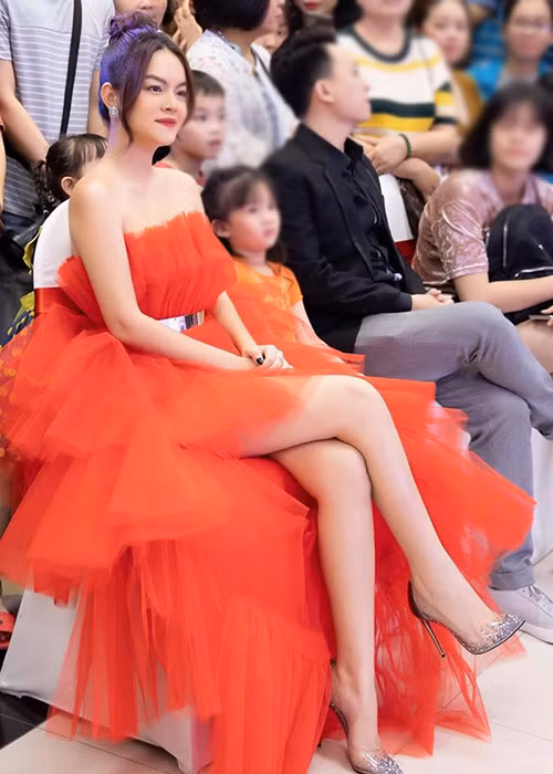 Hậu ly hôn, Phạm Quỳnh Anh "lột xác" sang hình tượng gợi cảm khiến nhiều người ngỡ ngàng.