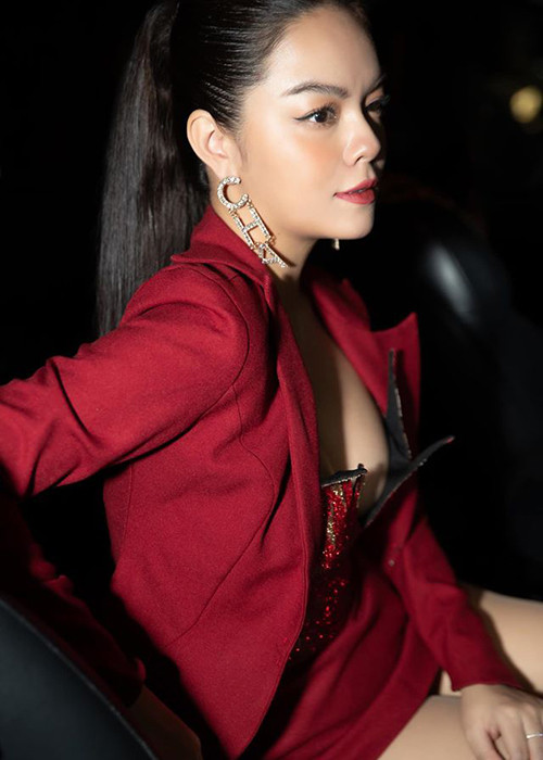 Gần đây, trong một cuộc phỏng vấn, Phạm Quỳnh Anh chia sẻ bản thân cần một người đàn ông để những lúc yếu lòng có thể dựa vào chứ không phải cần họ chăm sóc cho mình từ A đến Z.